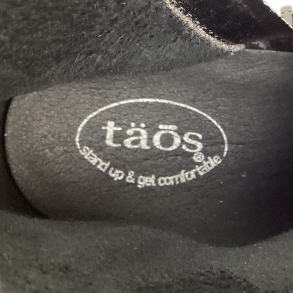 Taos Standout Suede Embossed Boot Black - Picture 10 of 13